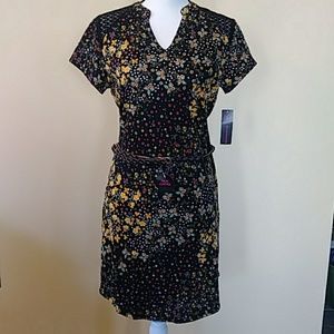 Junior's Short Sleeve Belted Floral Dress. Lace on shoulders.